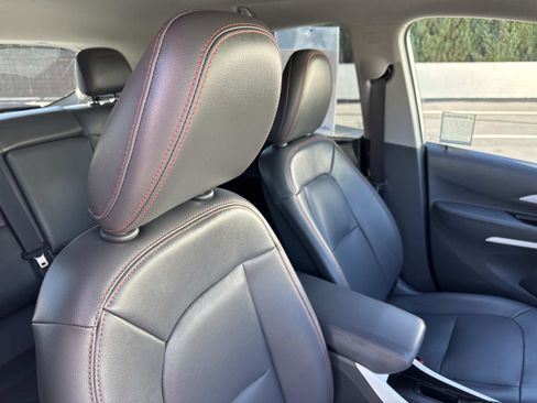 Used 2020 Chevrolet Bolt Premier w/ Infotainment Package image 27