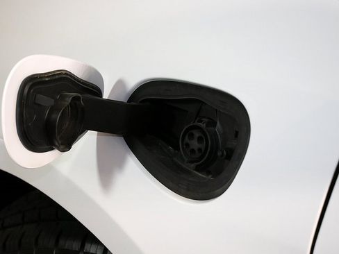 Used 2024 Chrysler Pacifica Select image 12