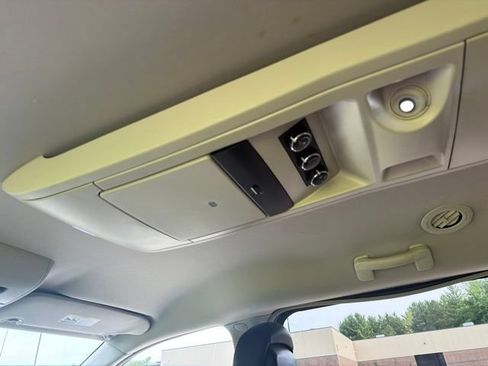 Used 2015 Chrysler Town & Country Touring-L w/ Driver Convenience Group FWD image 11