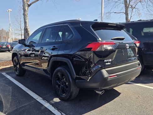 Used 2024 Toyota RAV4 XLE w/ Convenience Package image 5