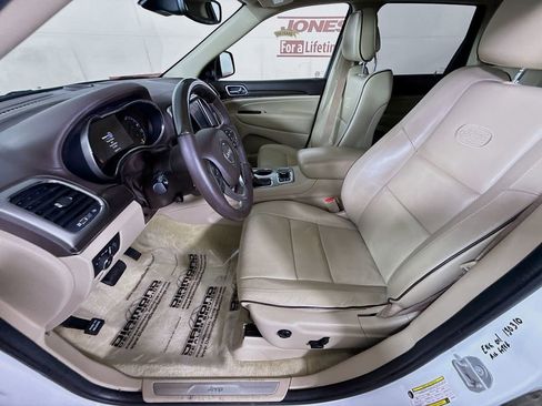 Used 2018 Jeep Grand Cherokee Overland image 26