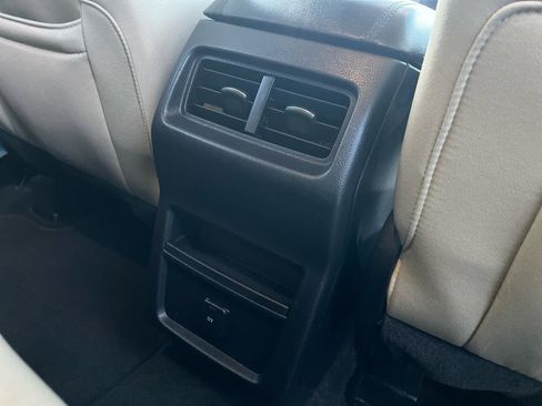 Used 2020 Ford Edge SE AWD/4WD image 19