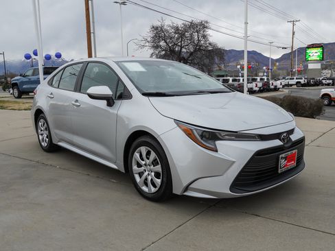 Certified 2024 Toyota Corolla LE image 2