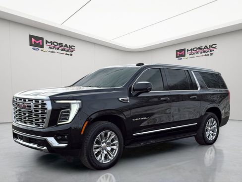 Used 2025 GMC Yukon XL Denali image 3
