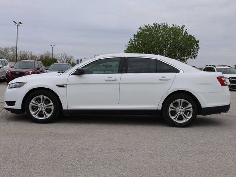 Used 2017 Ford Taurus SE image 8
