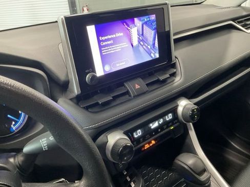 Used 2025 Toyota RAV4 LE AWD/4WD image 15
