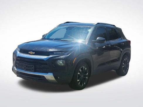 Used 2023 Chevrolet TrailBlazer LT w/ Convenience Package FWD image 2