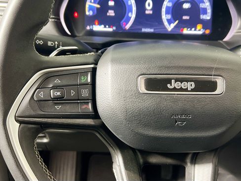 Used 2023 Jeep Grand Cherokee L Laredo image 18