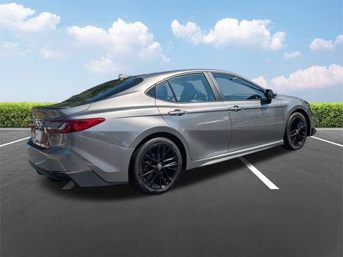 Used 2025 Toyota Camry SE FWD image 5