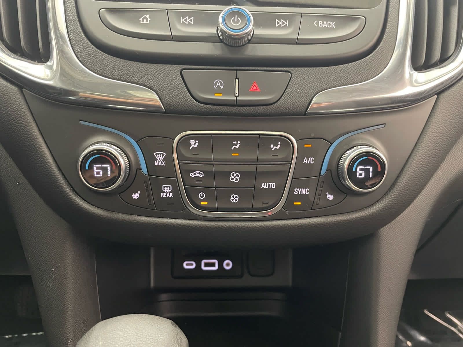 Used 2024 Chevrolet Equinox LT AWD/4WD image 5