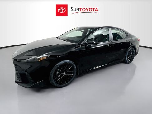 Used 2025 Toyota Camry SE FWD image 9
