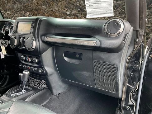 Used 2016 Jeep Wrangler Unlimited Sport image 14