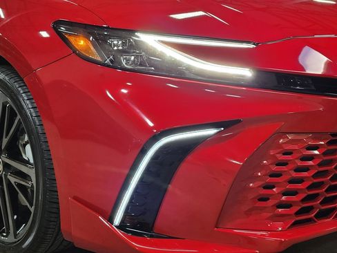 Used 2025 Toyota Camry XSE image 12