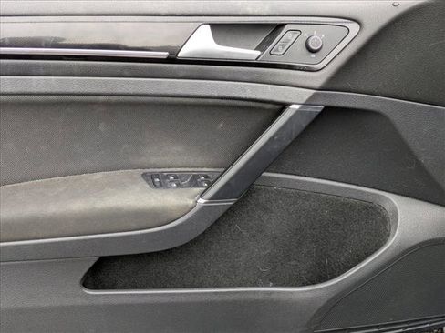 Used 2017 Volkswagen Golf S image 13