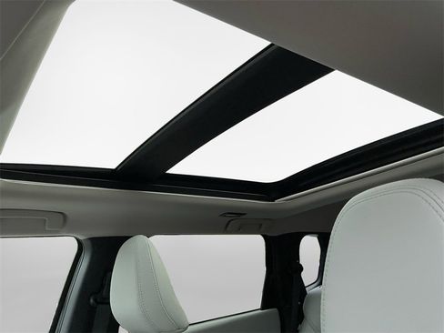 New 2025 Mitsubishi Outlander SE image 22