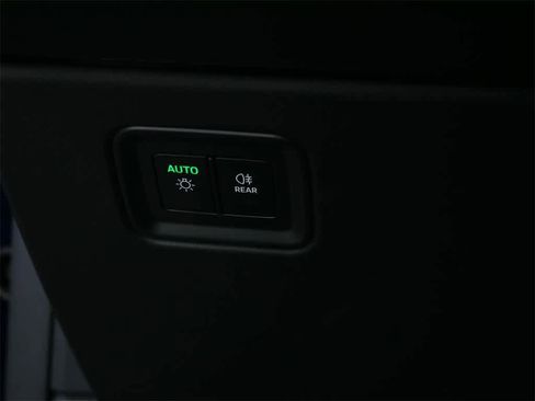 Used 2025 Porsche Macan 4 Electric image 18