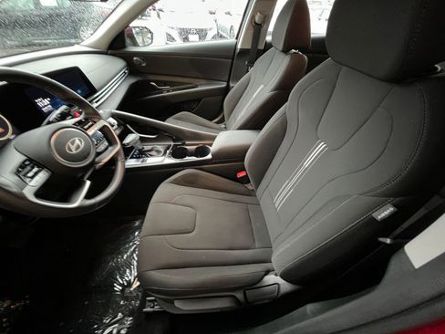 Used 2025 Hyundai Elantra SEL image 27