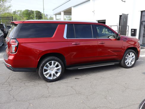 Used 2022 Chevrolet Suburban High Country image 11