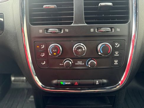 Used 2017 Dodge Grand Caravan SE FWD image 20