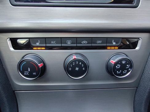 Used 2016 Volkswagen Golf SE image 34