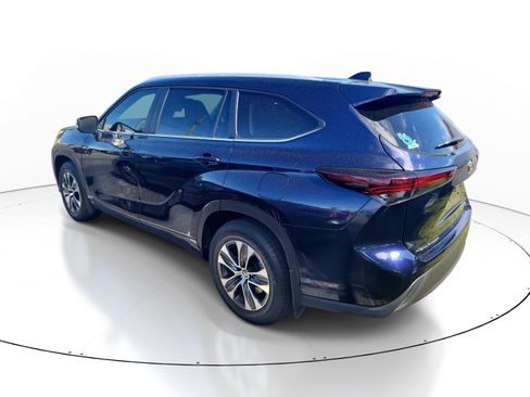 Certified 2025 Toyota Highlander XLE image 5