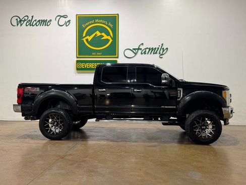 Used 2017 Ford F250 Lariat w/ Lariat Ultimate Package AWD/4WD image 2