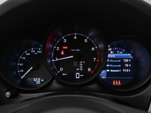 Used 2025 Porsche Macan image 28