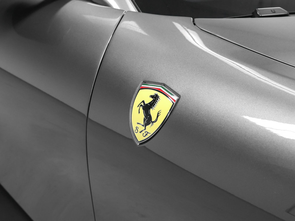 Used 2024 Ferrari Roma Spider RWD image 10