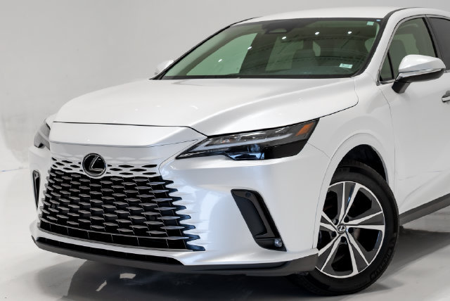 Used 2024 Lexus RX 350 FWD w/ Technology Package image 2