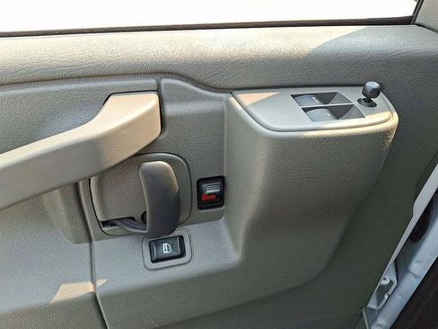 Used 2025 Chevrolet Express 2500 w/ Driver Convenience Package RWD image 10