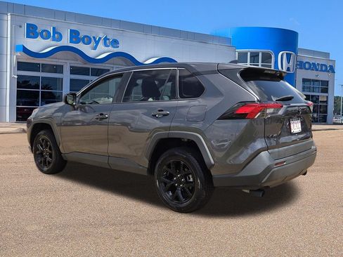 Used 2022 Toyota RAV4 LE FWD image 7