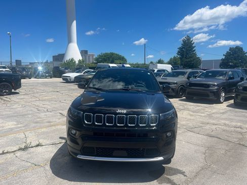 Used 2023 Jeep Compass Limited AWD/4WD image 2