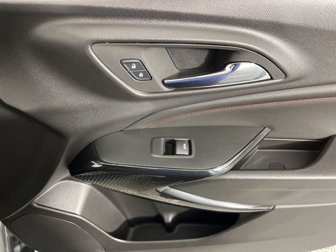 Used 2025 Chevrolet Trax RS w/ Sunroof Package FWD image 19