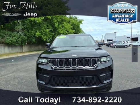 Used 2023 Jeep Grand Cherokee Laredo w/ Luxury Tech Group I AWD/4WD image 2