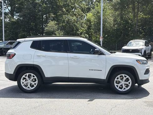Used 2024 Jeep Compass Latitude AWD/4WD image 8