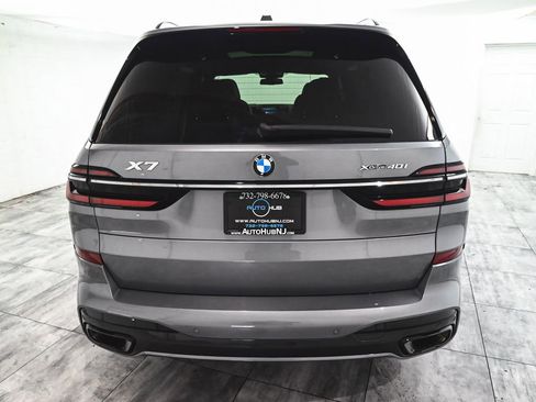 Used 2023 BMW X7 xDrive40i w/ M Sport Package AWD/4WD image 5