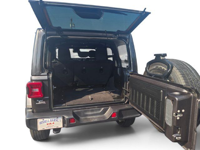 Used 2025 Jeep Wrangler Unlimited Sahara AWD/4WD image 10