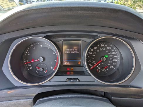 Certified 2021 Volkswagen Tiguan SE R-Line image 34