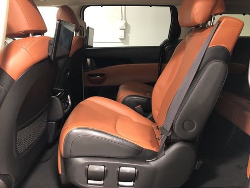 Certified 2024 Kia Carnival SX Prestige image 17