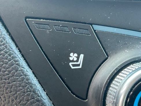 Used 2019 Chevrolet Equinox Premier AWD/4WD image 16