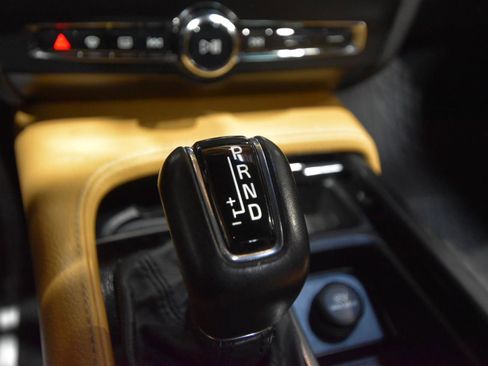 Used 2017 Volvo S90 T6 Momentum w/ Vision Package image 35