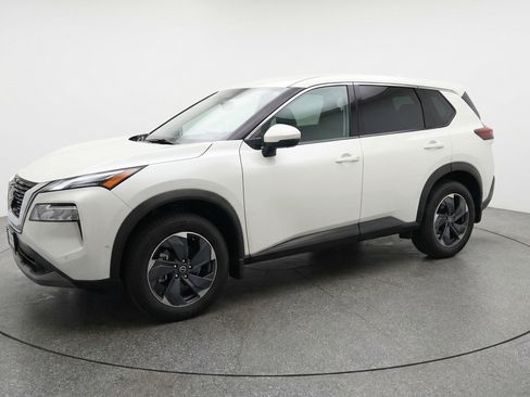 Used 2025 Nissan Rogue SV AWD/4WD image 3