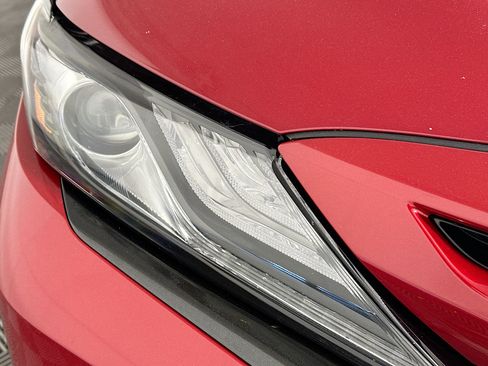 Used 2021 Toyota Camry XSE image 9