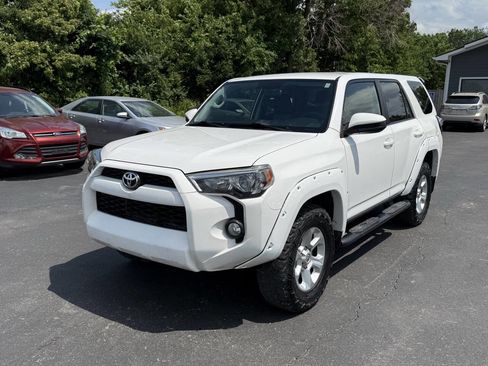 Used 2017 Toyota 4Runner SR5 AWD/4WD image 1