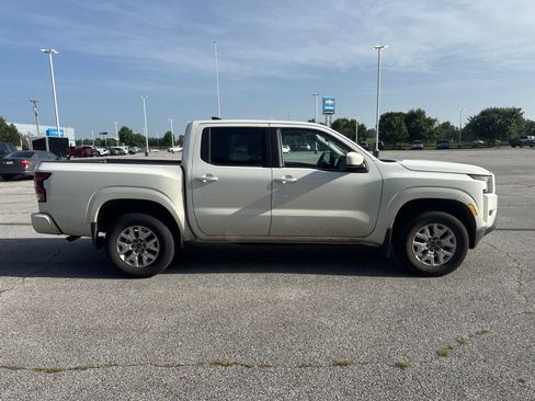 Used 2022 Nissan Frontier SV AWD/4WD image 3