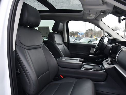 Used 2025 Ford Expedition Active image 16