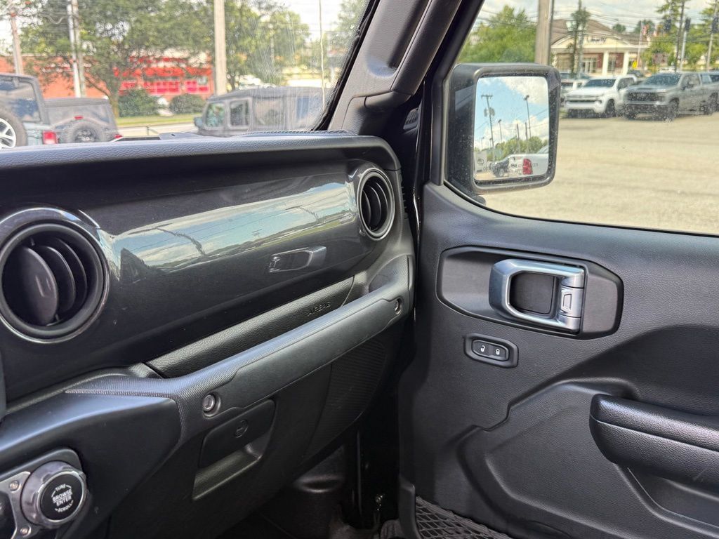 Used 2021 Jeep Gladiator Sport AWD/4WD image 23