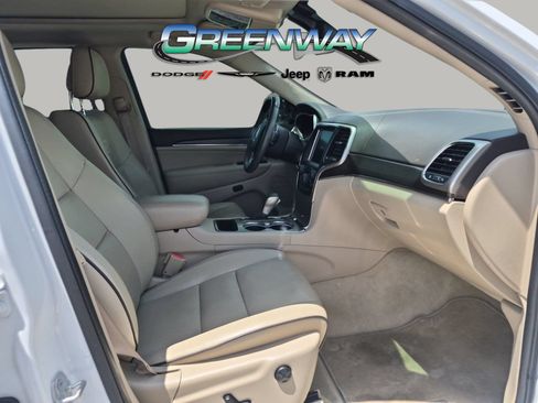 Used 2017 Jeep Grand Cherokee Overland RWD image 10