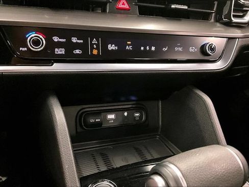 Used 2025 Kia Sportage EX FWD image 29