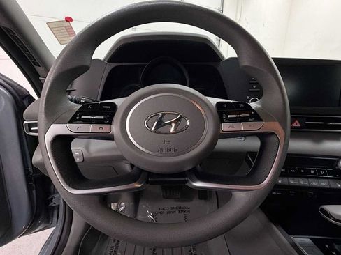 Used 2022 Hyundai Elantra Blue FWD image 16